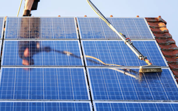 Importanța curățării regulate a panourilor fotovoltaice: Cum să mențineți eficiența sistemului dvs. solar