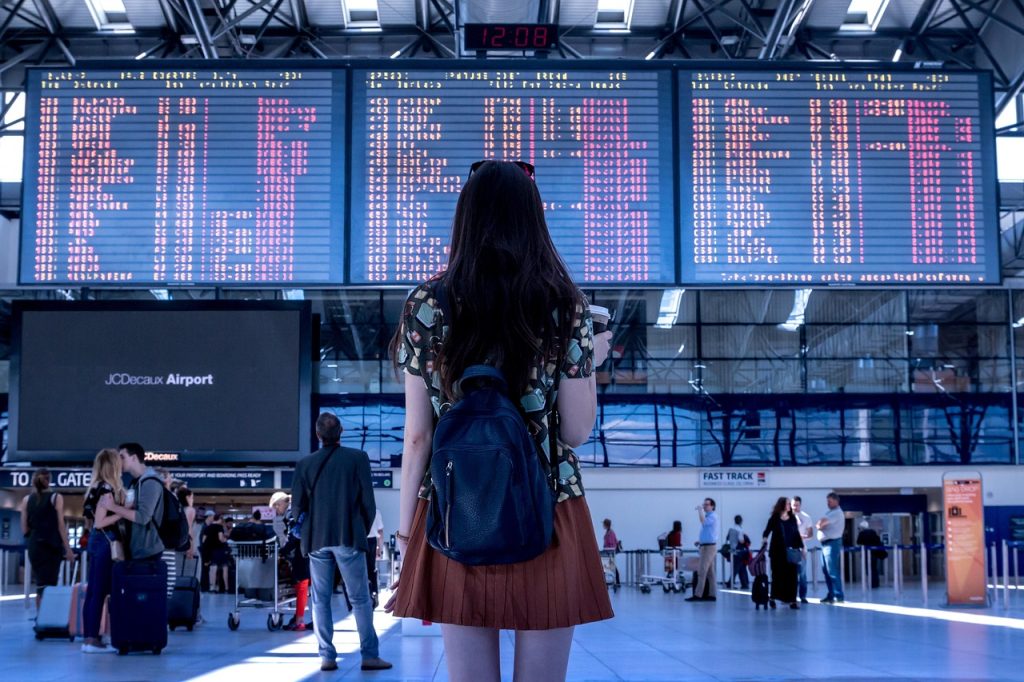 cate aeroporturi sunt in romania